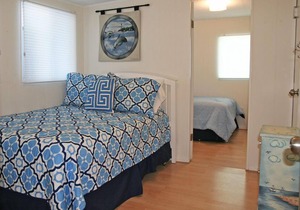 323E: Budget-friendly Avalon Cottage on Eucalyptus Street. Includes A/C and only