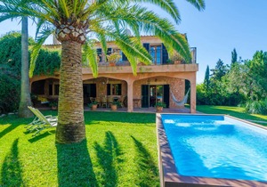 324 m² Villa ∙ 4 bedrooms ∙ 6 guests