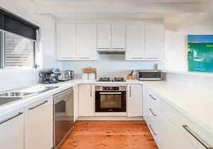 '33 Degrees - Stunning Views' by Accom Holidays
