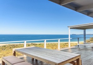'33 Degrees - Stunning Views' by Accom Holidays