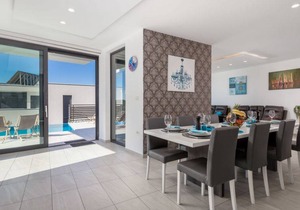 330 m² House ∙ 5 bedrooms ∙ 14 guests