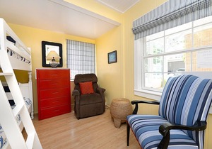 330S: Charming Catalina Cottage, Large Porch, 2.5 Blocks to Beach - 330 Sumner A