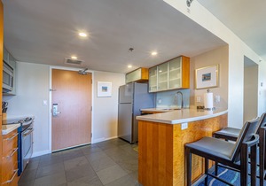 34th Floor Ala Moana Large Regal Suite - 2Br/3Ba, Book Now at Special Rate!
