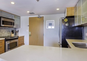 34th Floor Ala Moana Large Regal Suite - 2Br/3Ba, Book Now at Special Rate!