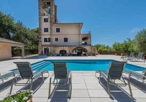 360 m² Villa ∙ 7 bedrooms ∙ 12 guests