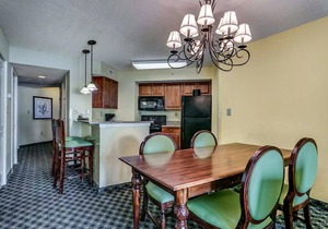 · 3Bdrm Gorgeous Condo | Private Balcony | Multiple Pools