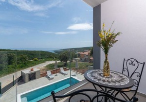 4 bedroom accommodation in Pavicini