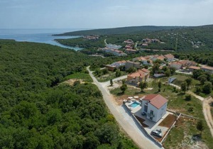 4 bedroom accommodation in Pavicini
