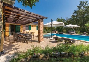 4 bedroom accommodation in Rezanci