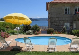 4 bedroom accommodation in Raxo