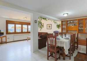 4 bedroom accommodation in Raxo
