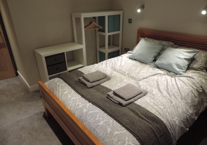 4 Bedroom Farnborough Airport Accommodation