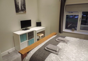 4 Bedroom Farnborough Airport Accommodation
