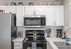 4 Bedroom Home in Tempe - covered porch, yard, garage, laundry