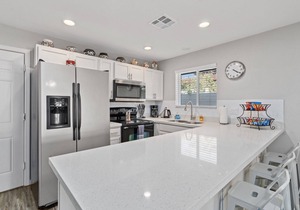 4 Bedroom Home in Tempe - covered porch, yard, garage, laundry
