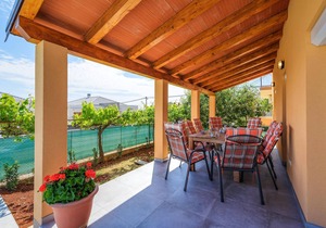 4 bedroom pet friendly home in Sikici