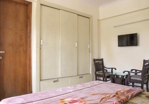 4-BR apartment in Sec-39, Gurgaon, by GuestHouser 18888