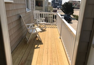 4 Houses To The Beach, Quiet Area, 2nd Floor Unit