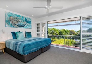 4 James Cook Apartments - renovated beachside pad