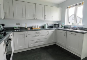 4 PARC DELFRYN, pet friendly, with a garden in Benllech