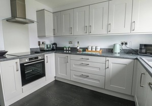 4 PARC DELFRYN, pet friendly, with a garden in Benllech