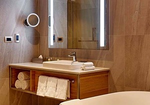 4-Star Hotel ∙ Doubletree By Hilton Perth Waterfront