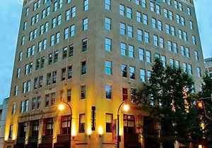 4-Star Hotel ∙ Glenn Hotel, Autograph Collection