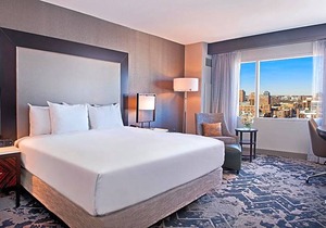 4-Star Hotel ∙ Hilton Baltimore Inner Harbor