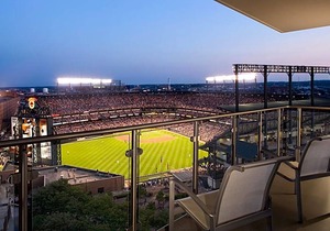 4-Star Hotel ∙ Hilton Baltimore Inner Harbor