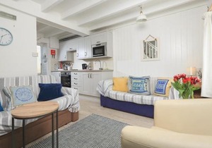4 Thornlea Mews