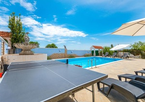 5 bedroom accommodation in Tinj