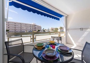 5 min walk from Yumbo 208