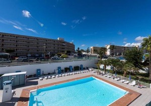 5 min walk from Yumbo 208