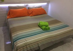 5 min walk from Yumbo 208