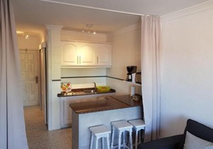 5 min walk from Yumbo 216