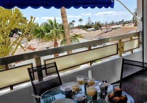 5 min walk from Yumbo 216