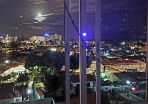 5 min walk from Yumbo! 517