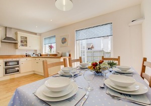 5 Rose Terrace - Three Bedroom House, Sleeps 5
