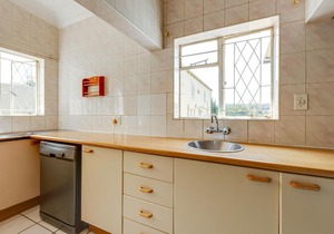 51 on York Unit 11 with PRIVATE Bathroom