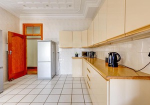 51 on York Unit 13 with SHARED bathroom