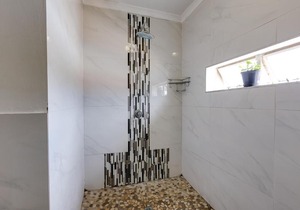 51 on York Unit 14 with SHARED bathroom