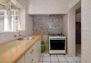 51 on York Unit 15 with PRIVATE Bathroom