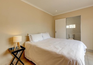 51 on York Unit 15 with PRIVATE Bathroom