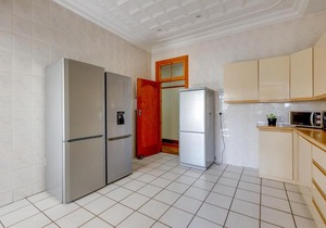 51 on York Unit 16 with PRIVATE Bathroom