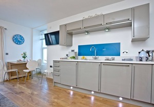 6 At The Beach - an apartment that sleeps 6 guests in 2 bedrooms