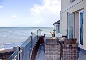 6 At The Beach - an apartment that sleeps 6 guests in 2 bedrooms