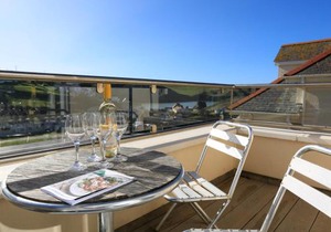 6 Chichester Court