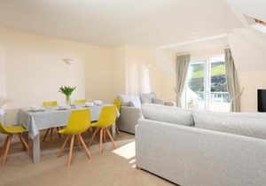 6 Chichester Court