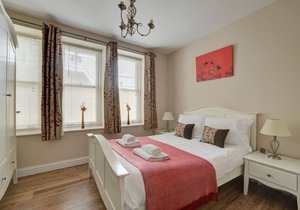 6 Cove View - Three Bedroom Apartment, Sleeps 5