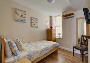 6 Cove View - Three Bedroom Apartment, Sleeps 5